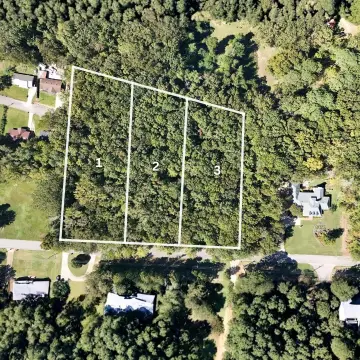 Residential Lot in Wooded Surroundings