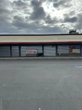 Prime Retail Space in Plaza