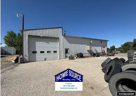 Riverton Commercial Building with Shop