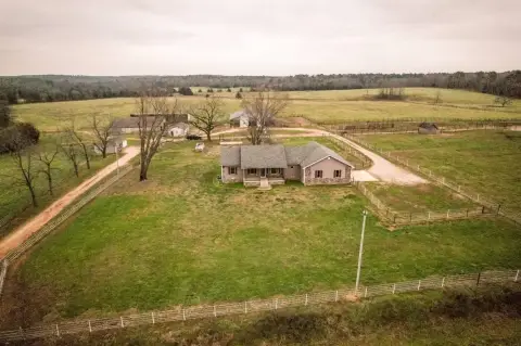Missouri Ranch with Equestrian Facilities