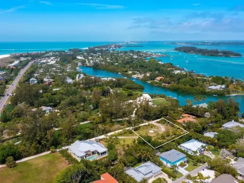 Estate-Size Lot on Longboat Key