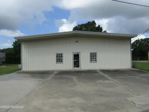 Retail/Industrial Building in New Iberia