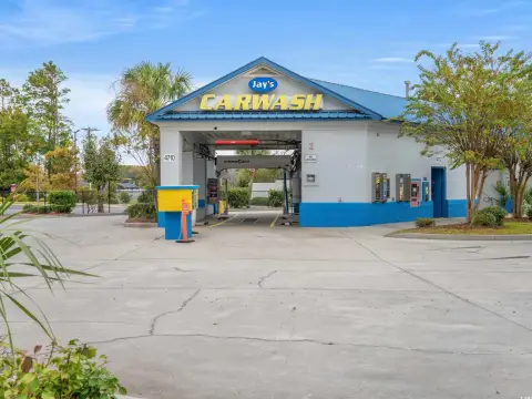 Established Car Wash on High-Traffic Road