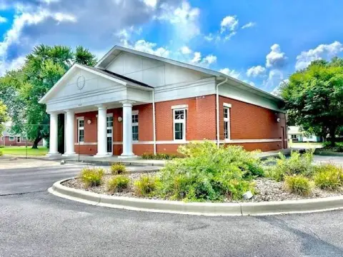 Commercial Building on Corner Lot
