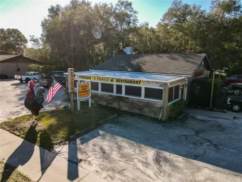 Restaurant With 24/7 Laundromat