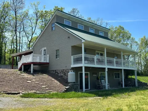 Furnished Farmhouse on 4.5 Acres