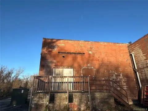 Lakeside Plaza Retail Space Available