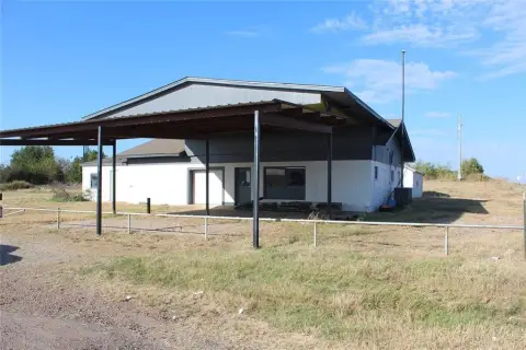 Commercial Building on Corner Lot