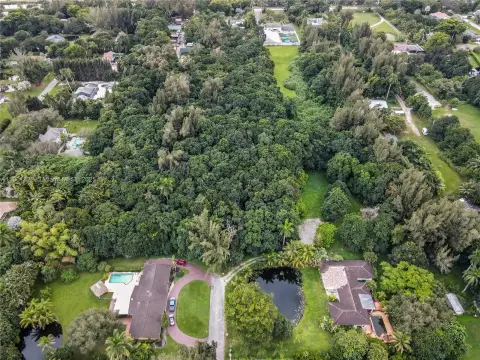 Expansive Residential Lot in Davie