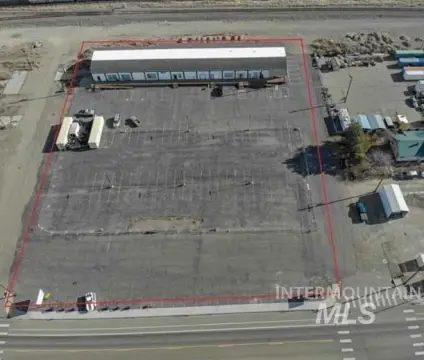 Retail Building with Basement Entrance