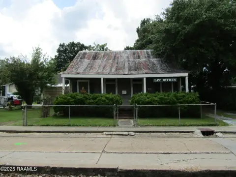 Office/Retail Building Near Courthouse