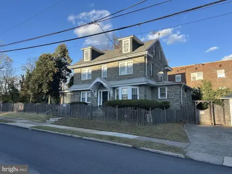 Versatile Mixed-Use Property