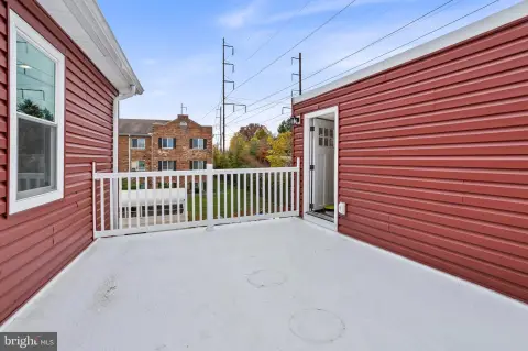 Renovated Office with Apartment Option