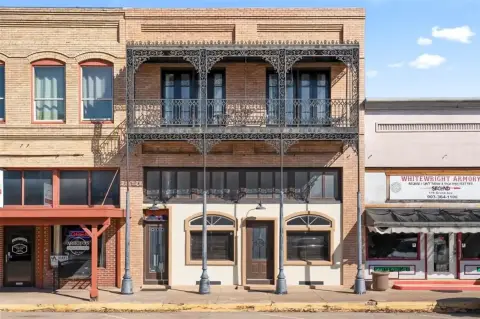 Historic Whitewright Retail/Residential Gem