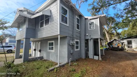 Jacksonville Duplex with Income Potential