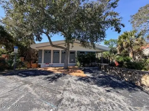 Daytona Beach Commercial Building