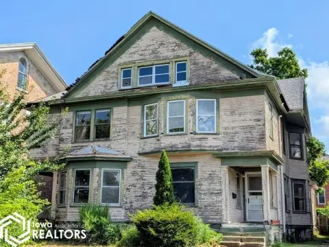 Side-by-Side Duplex with Hardwood Floors