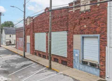 Versatile Commercial Building in Logan