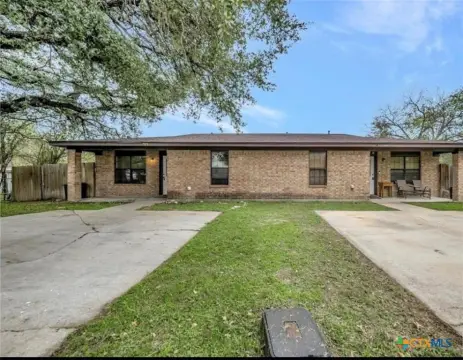 Lampasas Duplex Centrally Located