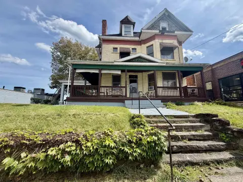 Victorian 5-Unit Apartment Building