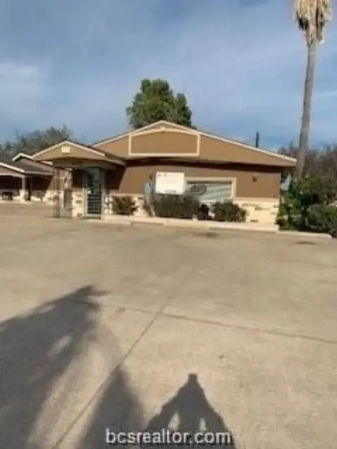 Bryan, TX Specialty Retail Property