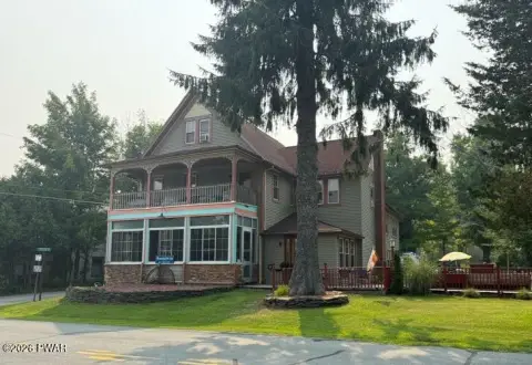 Historic Hotel with Restaurant
