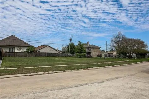 Oversized Lot Near New Orleans