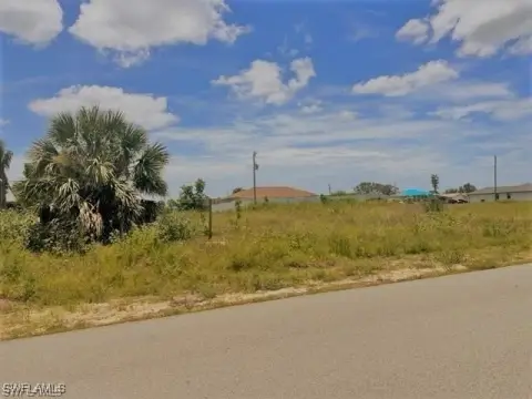Residential Land in Cape Coral
