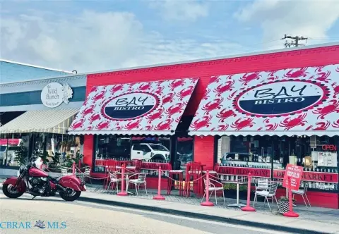 Double-Storefront Restaurant
