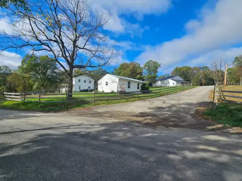 Maysville Farm with Equestrian Arena