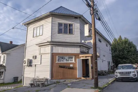 Coffee Shop With Rental Apartments