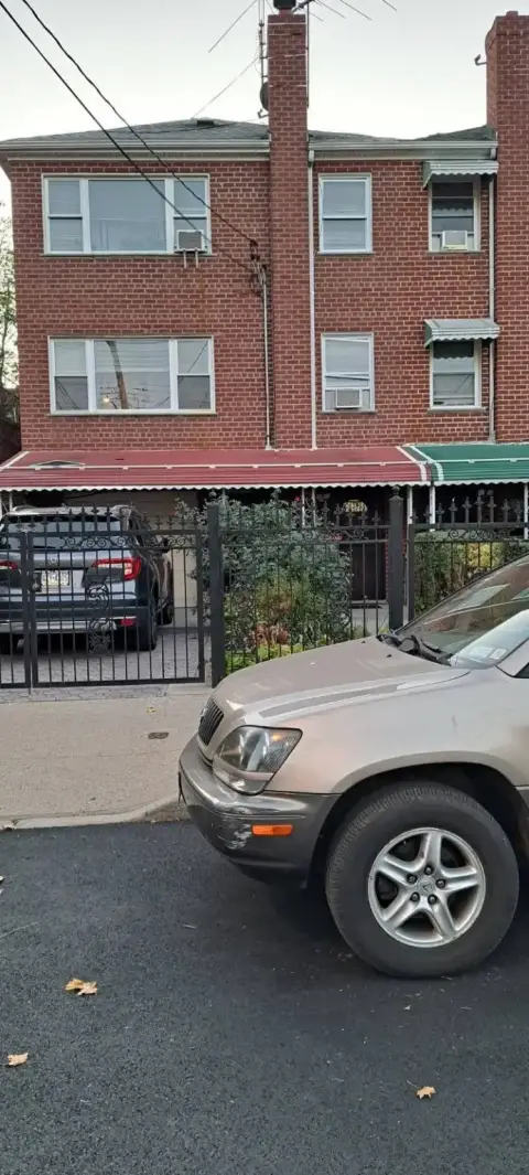 Spacious Multi-Unit in Wakefield, Bronx