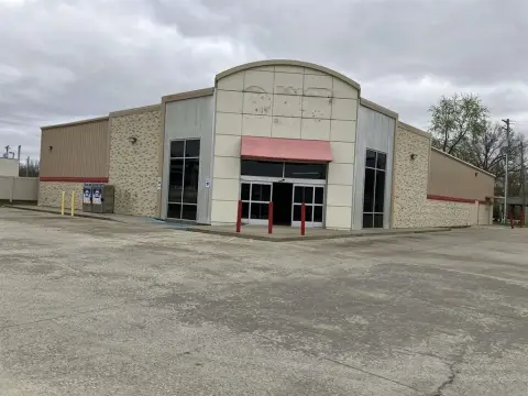 High-Visibility Retail Facility in Sebree