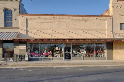 Historic Downtown Schulenburg Commercial Space