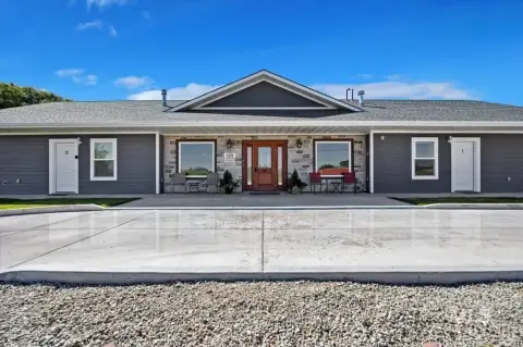 Furnished Multi-Unit Investment Opportunity