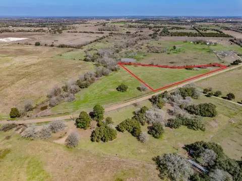 Carmine, TX: Unrestricted 4-Acre Land
