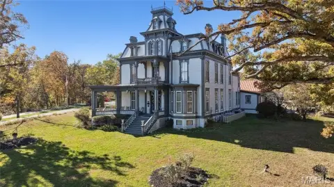 Historic Bed And Breakfast Estate