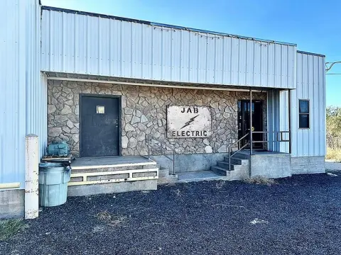 Sweetwater Commercial Property with Shop