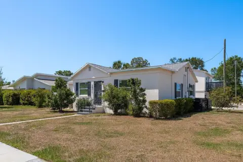 St. Petersburg Duplex: Income Opportunity