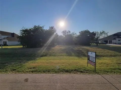 Acre Lot in Lake Ridge
