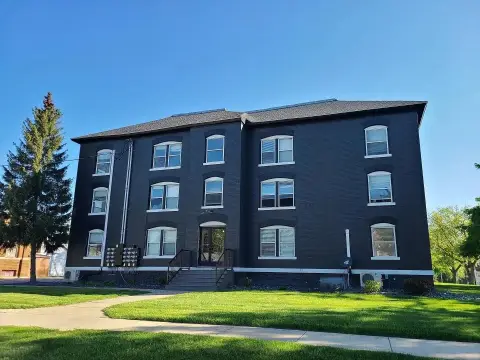 Remodeled 18-Unit Apartment Building