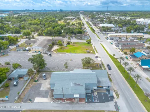 Versatile Commercial Building in Holly Hill