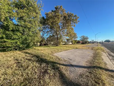 Commercial Lot Near Shields Boulevard