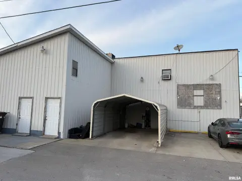 Mixed-Use Property in Taylorville, IL