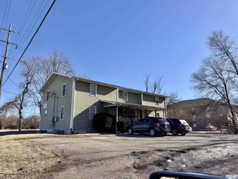 Macomb Triplex Near WIU