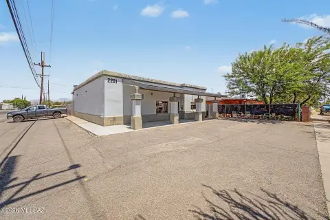 Fenced Flex Space with Warehouse