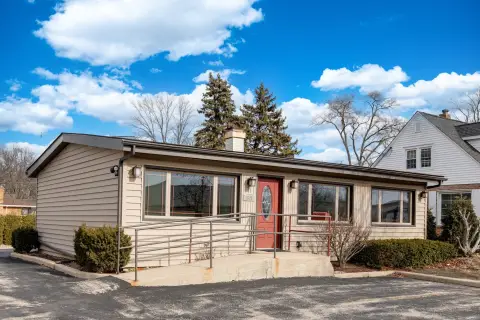 Well-Kept Office Space on Roosevelt