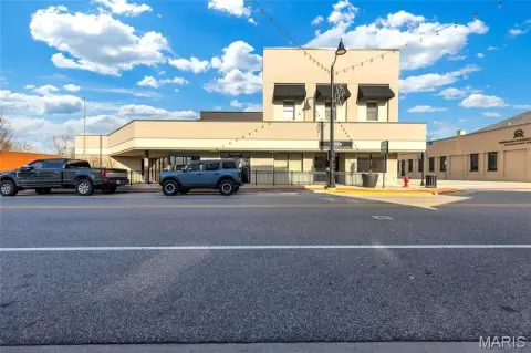 Multi-Use Commercial Building in Columbia