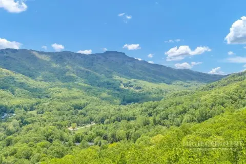 28 Acres in Seven Devils