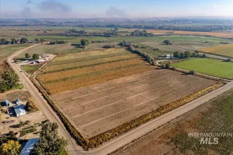 Prime Farmland with Mountain Views